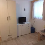 & Ivica شقة