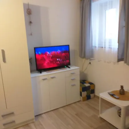 & Ivica شقة