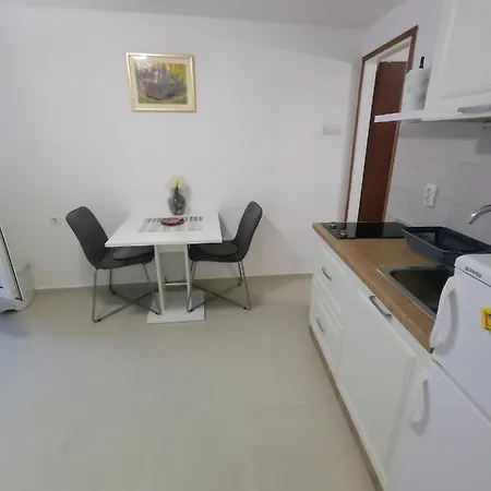 Ivica Apartment *