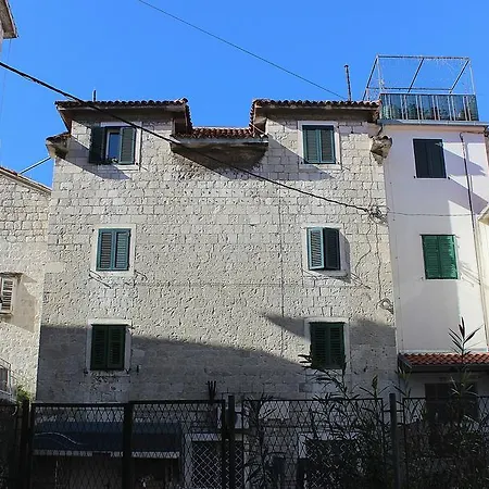 & Ivica سبليت