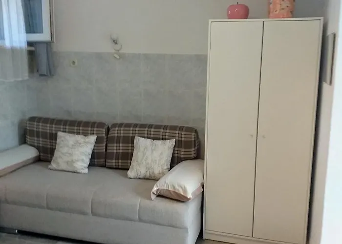 Διαμέρισμα & Ivica *