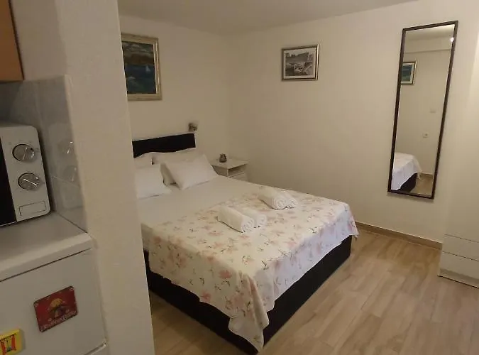 Διαμέρισμα & Ivica *